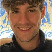 Jugador de tenis con experiencia como entrenador a niveles de iniciación